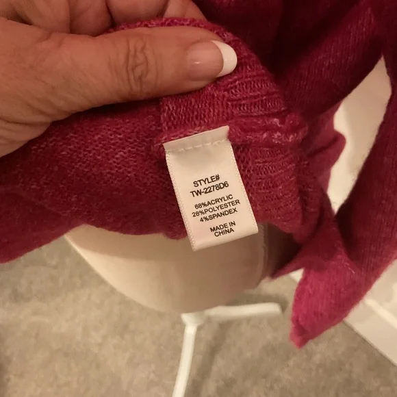 Women's Pink Sweater -NWT - Picture 15 of 16